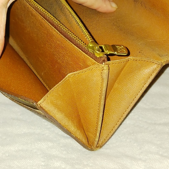 Vintage Louis Vuitton Wallet - Picture 14 of 15